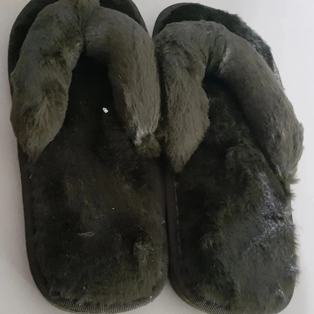 SOLD OUT Slippers - Picture 4 of 6